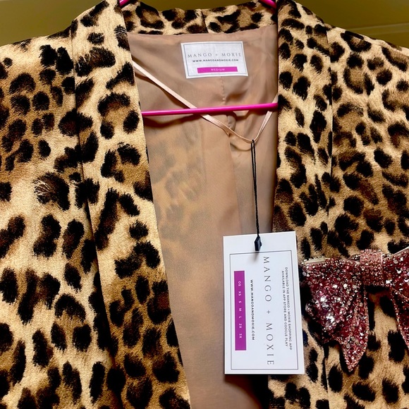 Brand NWT, animal print blazer w/pink panther rhinestones, removable bow - Picture 5 of 5